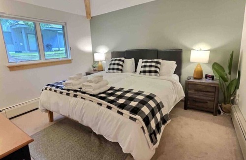 Killington Condo | SnowCub - Indoor Pool Hot Tub Sauna Fireplace