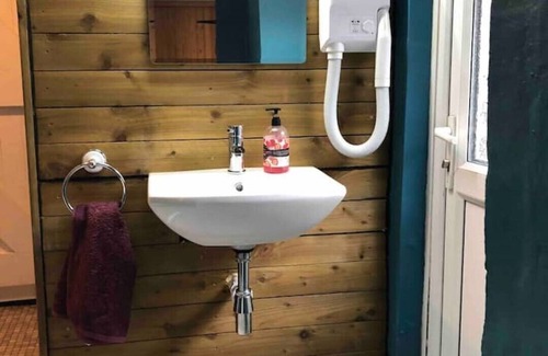Nant Peris Cabin | Snowdon Bunkhouse, CH, Nant Peris Llanberis Pass near Zip wire, Mountain Railway