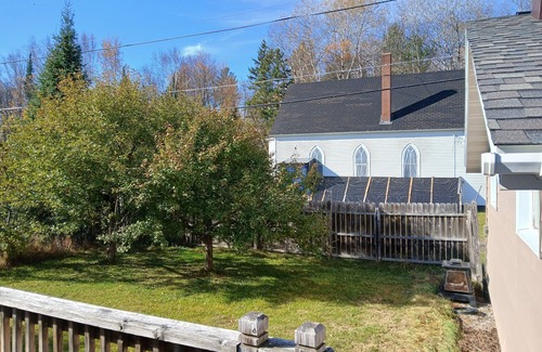 Republic House | Snowmobile, UTV trails, Fishing in a charming 3-bedroom house in Republic