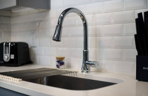 Southtown Apartment | Snug 1BR w/Gym, Parking Near Rvrwalk & Dome
