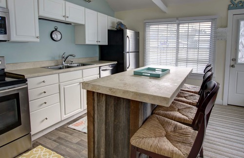 Folly Beach Cottage | So cute and close to the beach