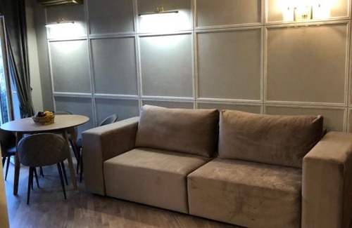 Zakharova-Pulikhova Apartment | SO Retreat to a Quiet Leafy Street near the Buzz of Downtown