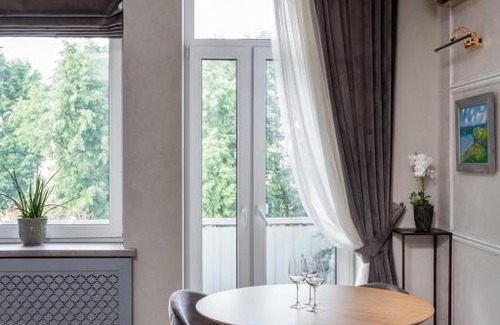 Zakharova-Pulikhova Apartment | SO Retreat to a Quiet Leafy Street near the Buzz of Downtown