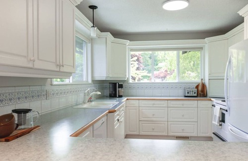 Regional District of Nanaimo House | Soar Above the Sea at Eagle’s Perch Oceanfront Retreat