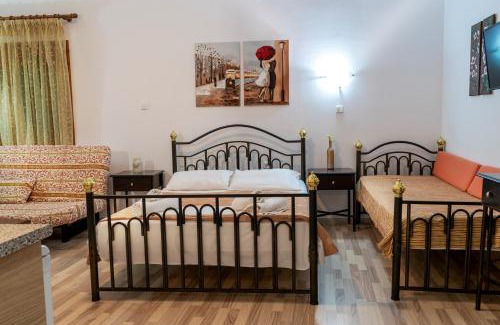 Neos Marmaras Apartment | Sofias Studios East Home