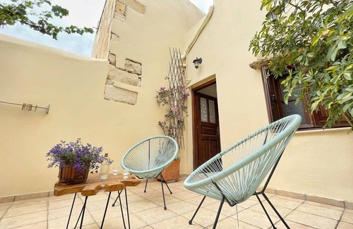 Old Town Rethymnon House | Sohora s Spring Sanctuary - Paradise Courtyard Gem