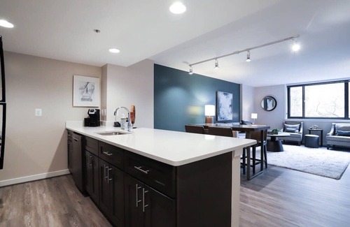 Court House Apartment | Sojourn Courtland Towers 2 BR | 2 Bath
