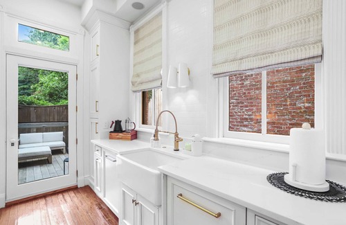 Capitol Hill House | Sojourn Grand Jewel w/Chef's Kitchen near Capitol