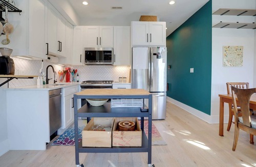 Bloomingdale Apartment | Sojourn Worldly 1 BR 2 BA, 2 Blocks to Shaw Metro