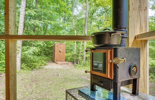 Florence Apartment | Solar-Powered Brandon Studio Cabin: Hiking Access