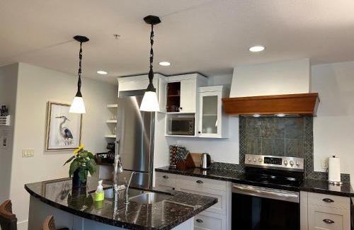 Canmore Apartment | Solara Resort - Quiet & Mountain View Corner Suite