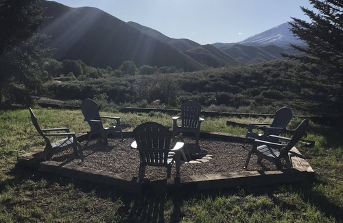 Corral Cabin | Soldier Mountain Chalet