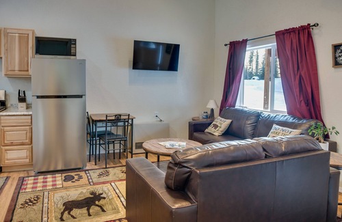 Kalifornsky Cabin | Soldotna Vacation Rental ~ 8 Mi to Kenai River!