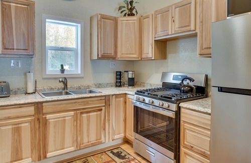 Kalifornsky Cabin | Soldotna Vacation Rental ~ 8 Mi to Kenai River!