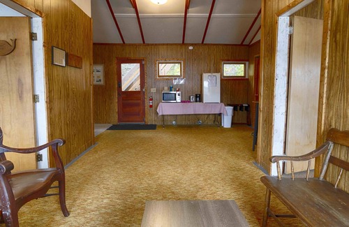 Grange Landing Cottage | Solitude: "Canandaigua Lake Front + Large Family Home for Finger Lakes Vacation"