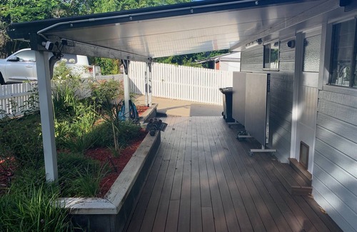 Somerset Dam House | Somertime Cottage - Relax with family & friends 4 bed, 2 bath house sleeping ten