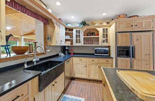 Winhall House | Something for everybody! This house is a crowd pleaser!n6 Bedrooms/Sleeps 13!