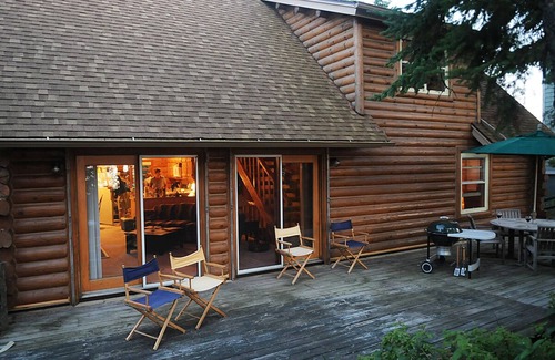 Bliss Township Cabin | Sommerset Lake House: A beautiful log cabin on Lake Michigan with sandy beach