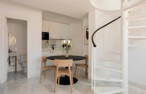 Huertas Apartment | Sonder by Marriott Bonvoy Santa Ana Apartments Las Letras