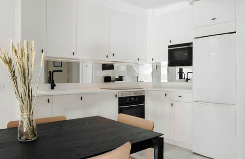 Huertas Apartment | Sonder by Marriott Bonvoy Santa Ana Apartments Las Letras