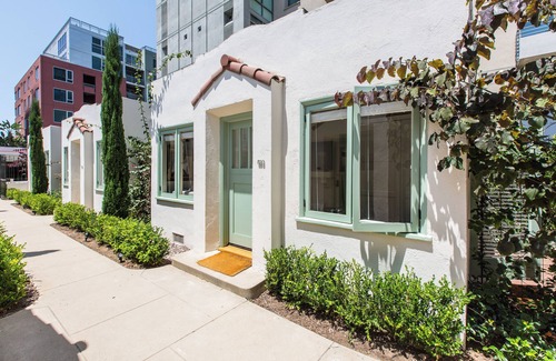 Downtown San Diego Apartment | Sonder The Bungalows