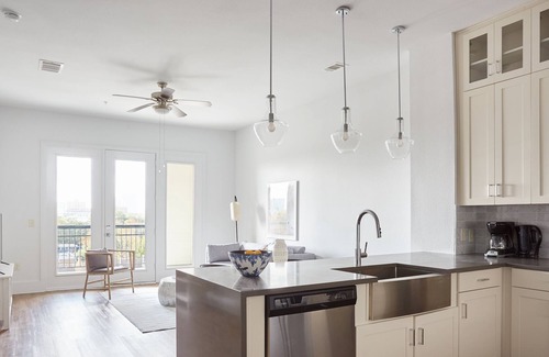 South Central Houston Apartment | Sonder The Hampstead