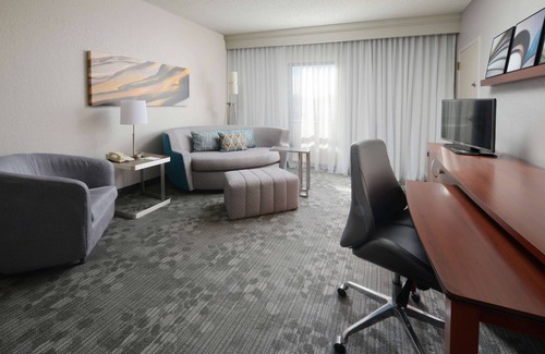 North Dallas Hotel | Sonesta Select Dallas Central Expressway
