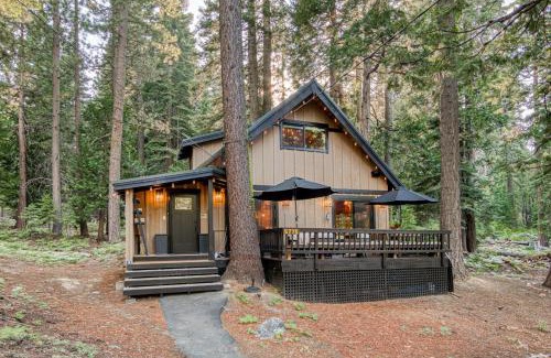 Tahoma House | Songbird Cabin at Chambers by Tahoe Getaways - Pet-Friendly 2 BR with HOA Access