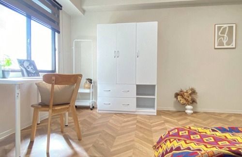 Xinyi Apartment | Songshan 204- Spacious Family Stay Near Raohe Night Market – 4B2B