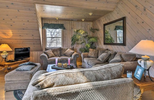 Sonora House | Sonora Home on 10 Resort Acres w/ Shared Pool!