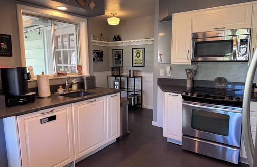 Mount Tabor House | Soothing 2-bedroom house with AC in SE Portland.