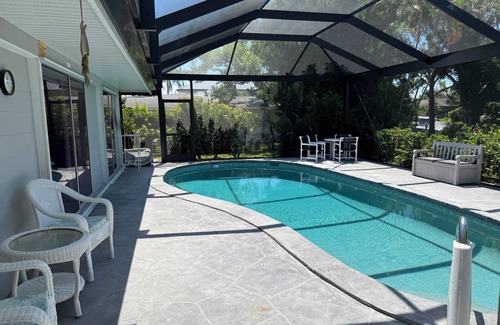 Sorrento Shores House | Soothing 3-bedroom house with pool and boat dock in Osprey