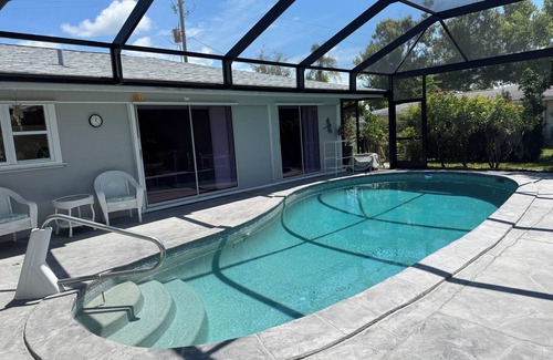 Sorrento Shores House | Soothing 3-bedroom house with pool and boat dock in Osprey