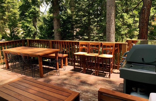 Carnelian Bay Cabin | Soothing cabin with WiFi in Carnelian Bay-5 bedrooms available-10 guests-no pets