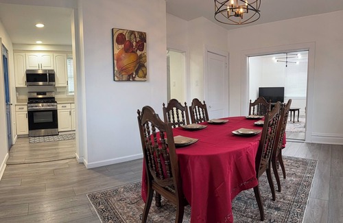 South Side Slopes House | Soothing entire 3-bedroom 2-fullbath house with AC in Pittsburgh