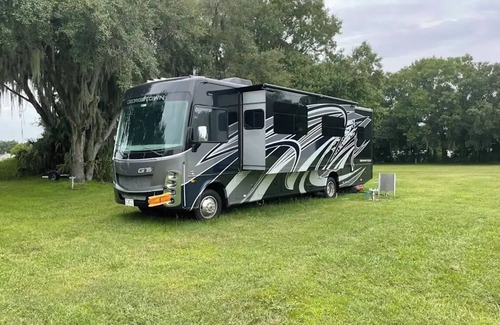Norvelt House | Soothing RV with AC in charming Mount Pleasant/2021 Georgetown 5 Series 31L5