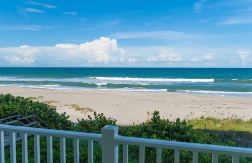Indialantic Resort | Soothing Seaside Stay: Scenic by the Ocean with Kitchen