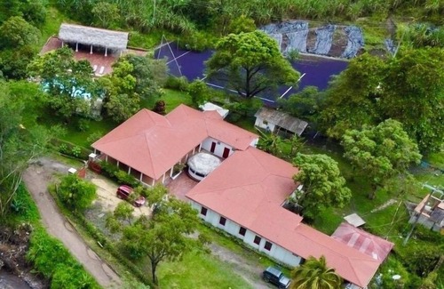 Villeta Villa | Soothing villa with WiFi in Villeta for a relaxing getaway