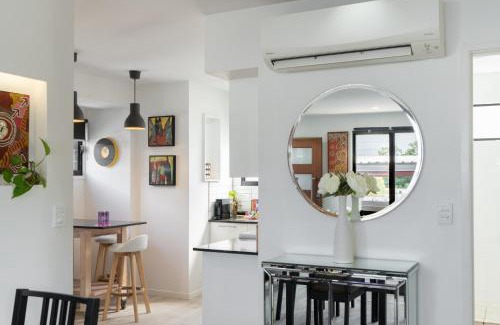 Fortitude Valley Apartment | Sophisticated 2-Bed Home With Alfresco Dining