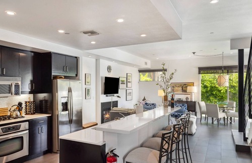 Canyon Corridor Condo | Sophisticated Condo in Canyon Corridor, South Palm Springs