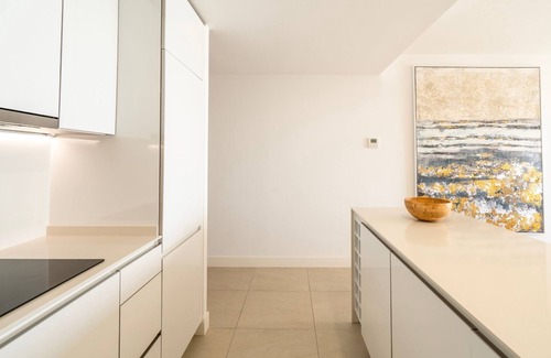 Puerto de la Duquesa Apartment | Sophisticated Two Bed Apartment in Pure South with Sea View