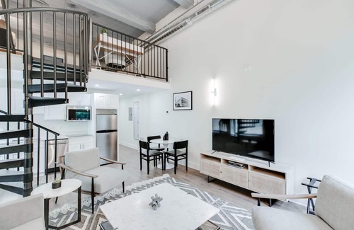 Center City East Apartment | Sosuite 1BR Corner Loft w Park View Gym Lounge