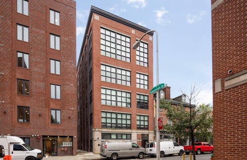 Old City Apartment | Sosuite Corner 2BR Loft w W D Shared Roofdeck