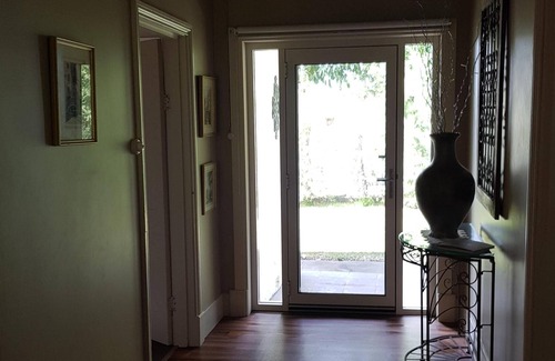 Penola House | Sotto Il Noce is a quaint stone cottage situated on a double allotment