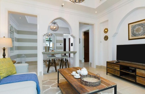Downtown Dubai Apartment | Souk Al Bahar Al Tajer, Burj Khalifa - Mint Stay
