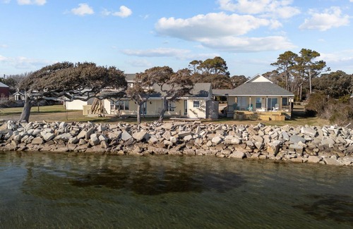 Harkers Island Apartment | Sound Front! "Sound Quarters"