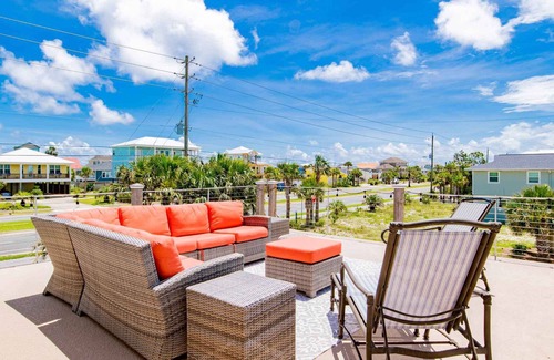 Villa Segunda House | Soundside - Stunning Gulf Views, Steps to Beach!