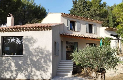 Cornillon-Confoux House | Sous le Chêne en Provence: Détente à la Piscine ou à L'ombre du Pool House