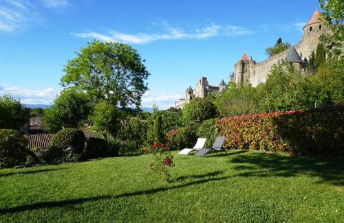 Carcassonne House | Sous les courtines