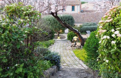 Carcassonne House | Sous les courtines